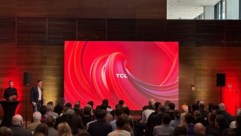 Telewizory XL i matowe ekrany w smartfonach. Nowości od TCL