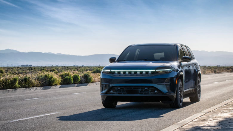 Elektryczny i najszybszy: Jeep Wagoneer S. 608 KM mocy, zasięg 500-600 km, platforma STLA Large. Premiera
