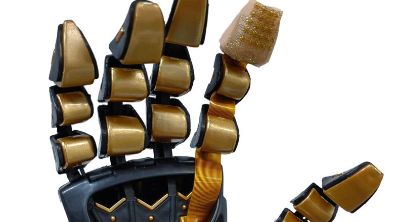 Sztuczna skóra uczyni roboty jeszcze bardziej podobnymi do ludzi