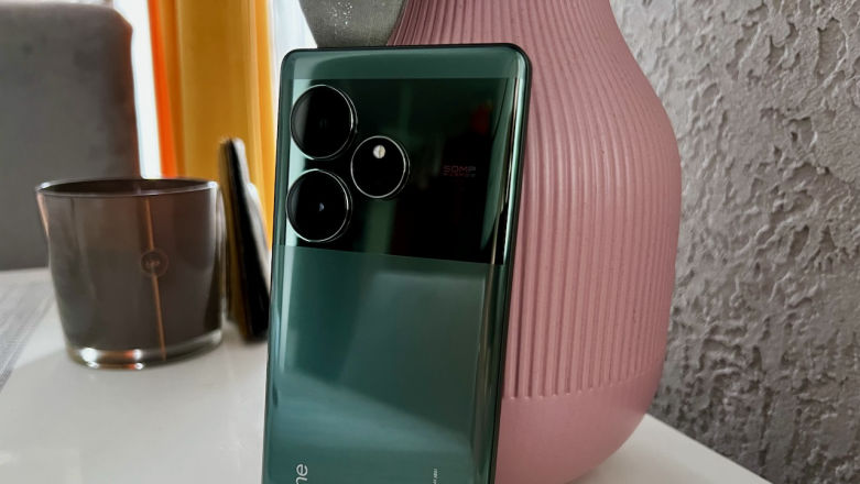 Pogromca flagowców wrócił. realme GT 6 błyszczy nie tylko ekranem