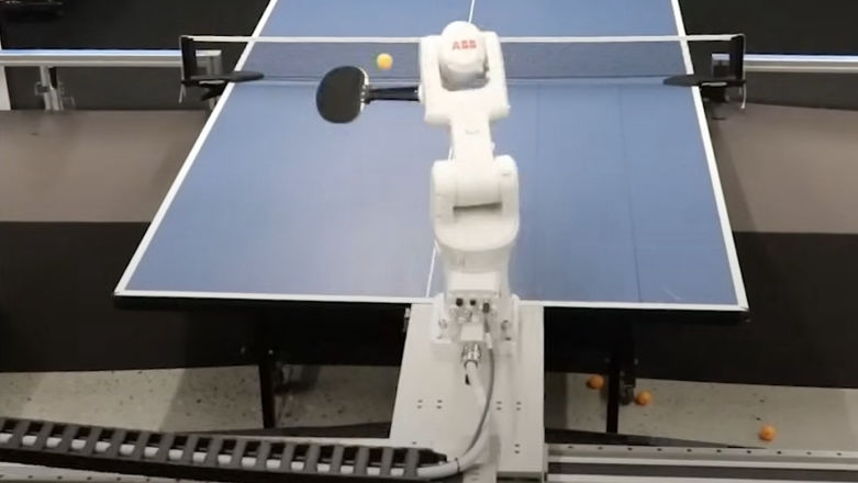 Robot zagrał z człowiekiem w ping-ponga. Wygrał 13 razy