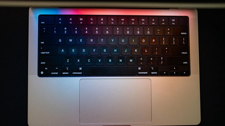 MacBook Pro M4 z ważną aktualizacją. Warto na niego poczekać!