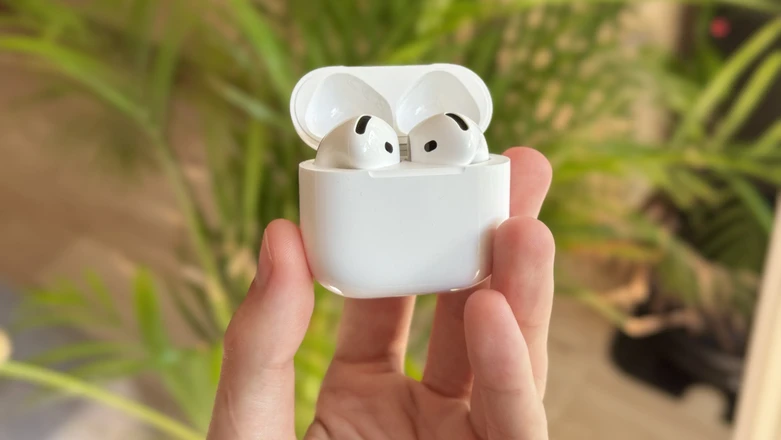 AirPods 4 - recenzja. Kiedyś powiedziałbym, że to idealne słuchawki