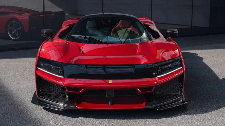 Ferrari F80 ma tylko V6 pod maską i silniki elektryczne. Ale i tak jest piękne