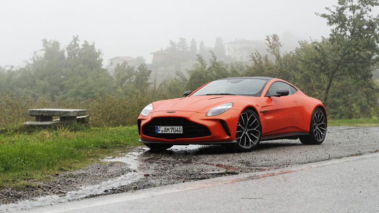 Aston Martin Vantage: technika generowania emocji. Jazda „figurowa” po mokrej i krętej drodze