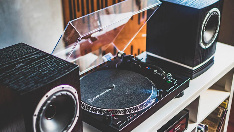 Gramofon to nowa przygoda – to dzisiaj sprzęt dla każdego!