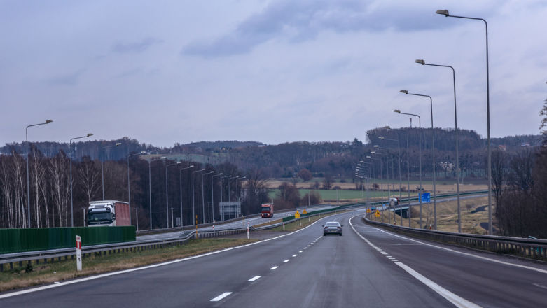 Wracają opłaty za autostrady - jak płacić bez kolejki na bramkach?