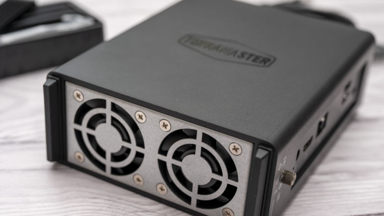 Recenzja NAS-a Terramaster F8 SSD Plus. Zaskakująco mały i niesamowicie cichy