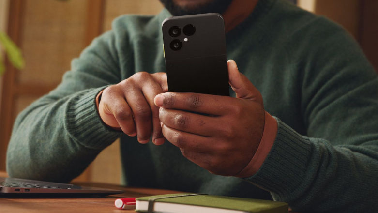 Ten telefon sam sobie naprawisz jednym śrubokrętem