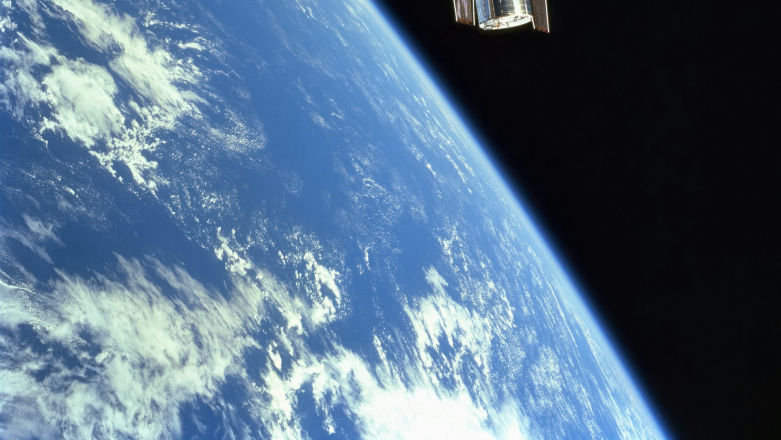 Co jest nie tak? Satelity Starlink spadają szybciej niż powinny