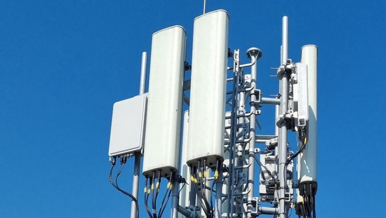 5G w końcu puka do wsi! Pierwsze stacje już działają