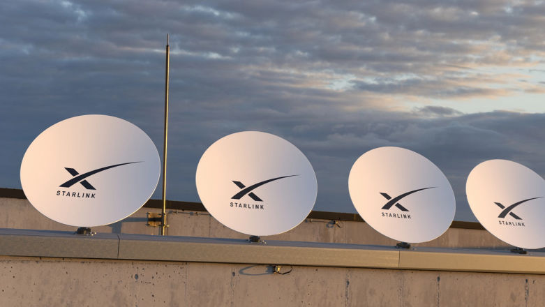 Problemy na orbicie. SpaceX musi przestawić Starlinki