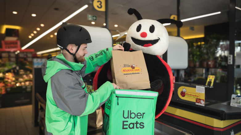 Zakupy z Biedronki pod drzwi. Sieć pozyskała ważnego partnera