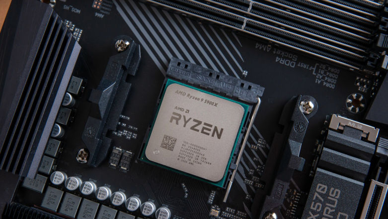 Intel złapał zadyszkę. AMD siedzi im na karku