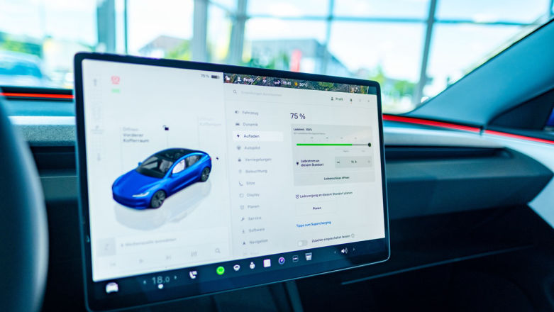 Kierowcy górą. Autonomiczne Tesle nie mają podjazdu