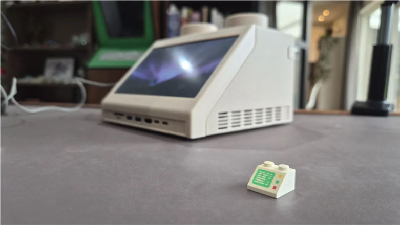 Fani LEGO i science fiction dali by się pociąć za taki zestaw. Każdy może go mieć