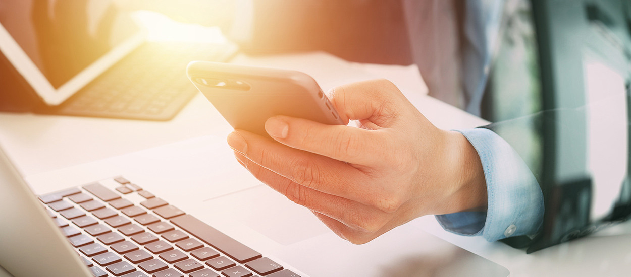 Jedna oferta na internet domowy i telefon. Podpowiadamy, którą wybrać