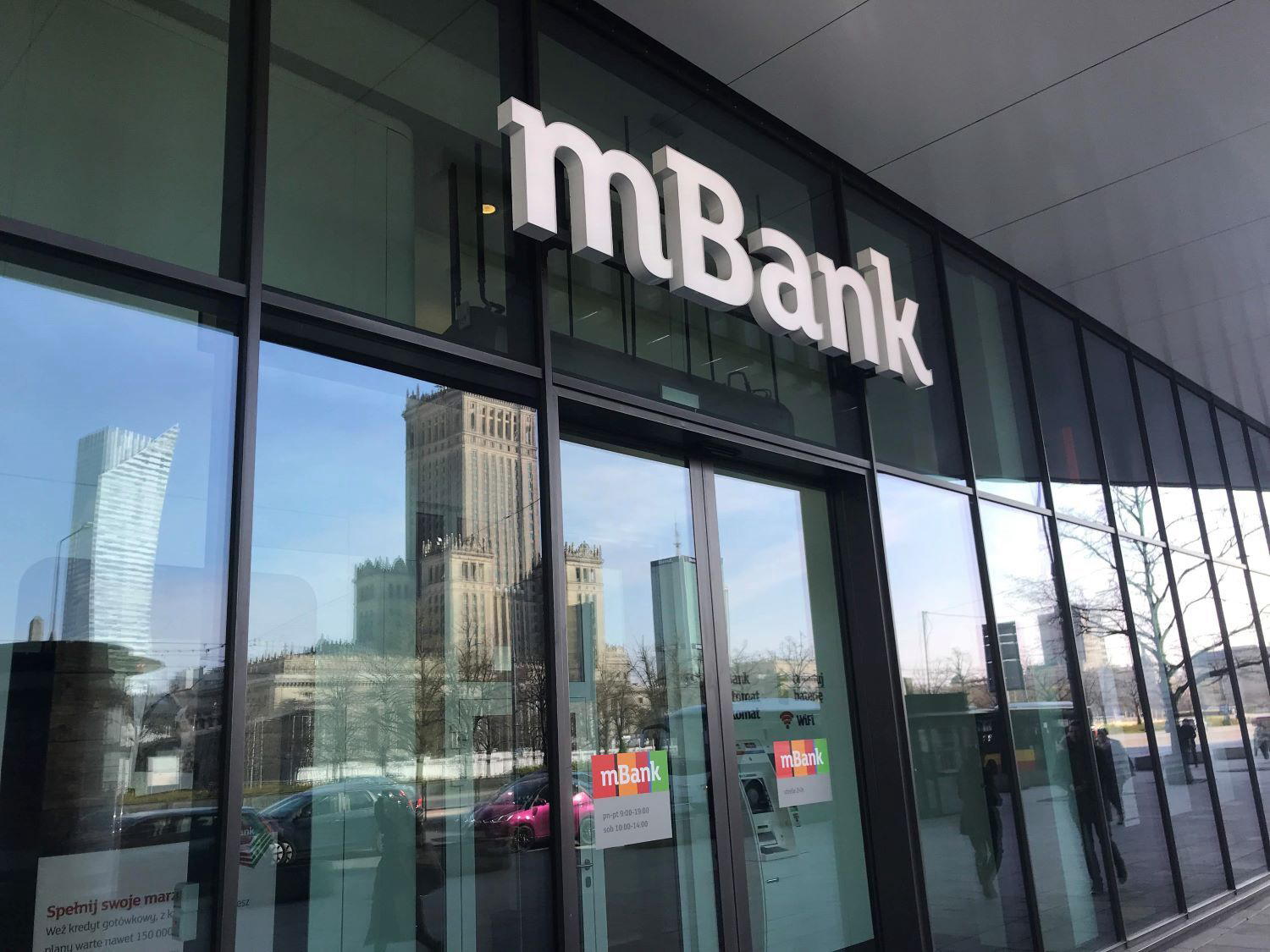 mBank odcina klientów od Blika. Z kartą też będzie problem