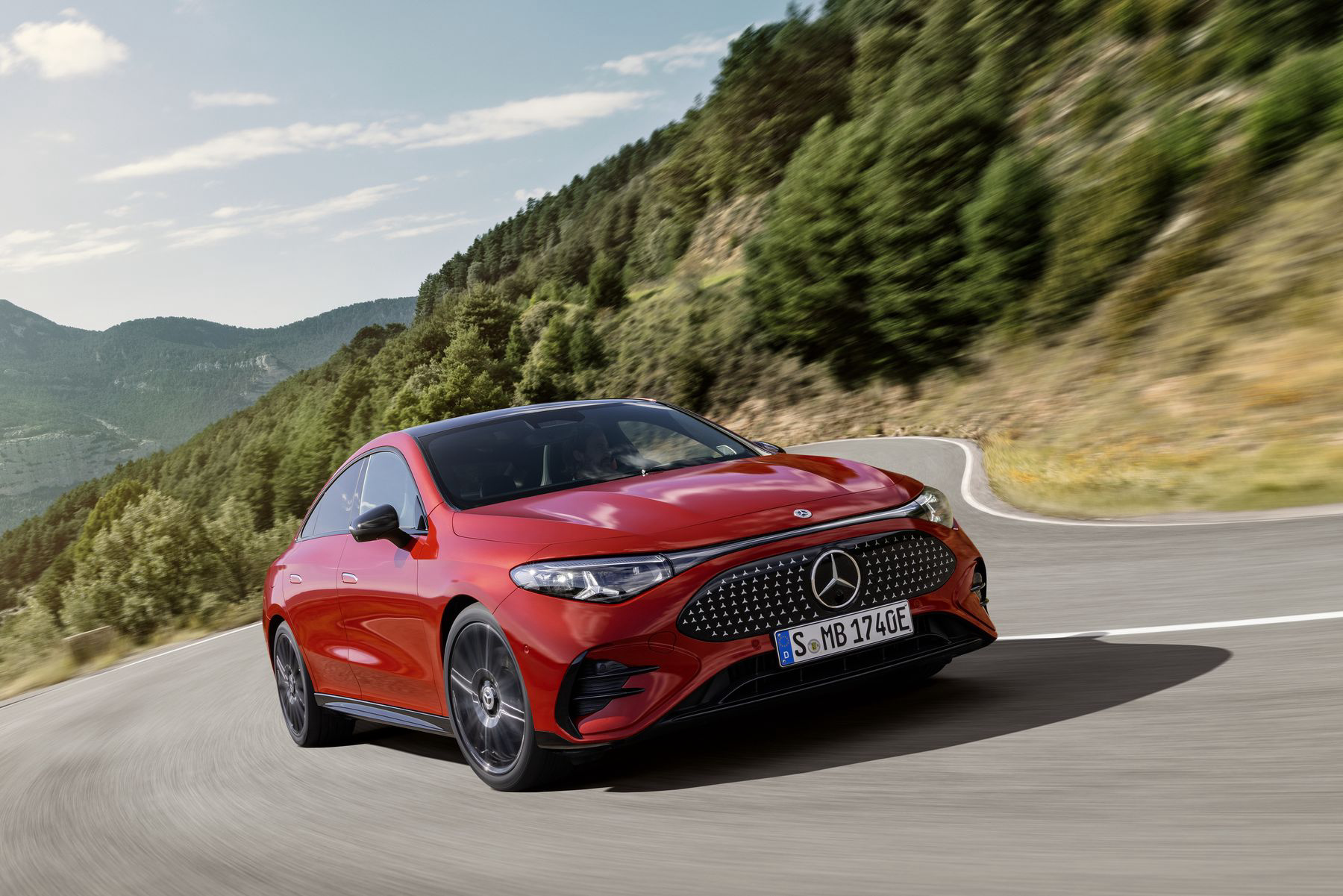 Nowy Mercedes CLA to brzydal, ale zachwyca technologią