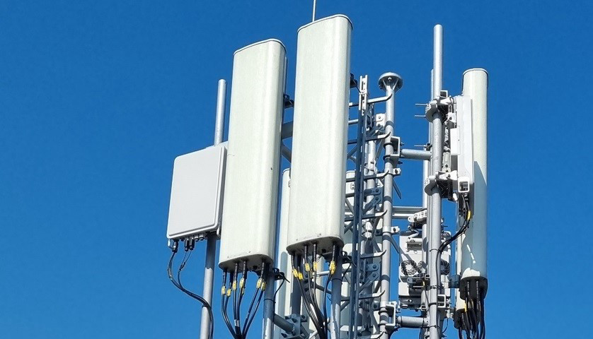 Orange Poland launches self-aiming mobile internet router ZOWEE Super ODU IDU