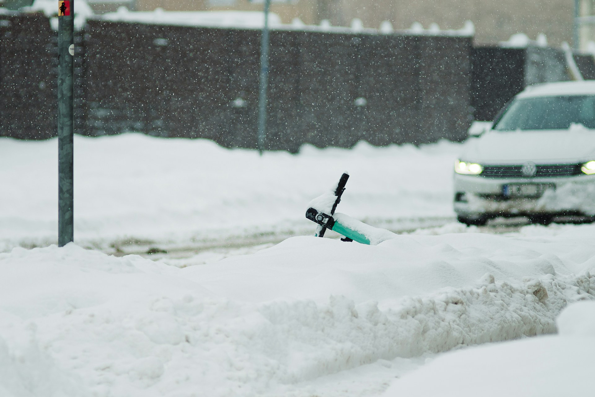 Odśnieżarka akumulatorowa: czy hit z TikToka naprawdę ma sens?