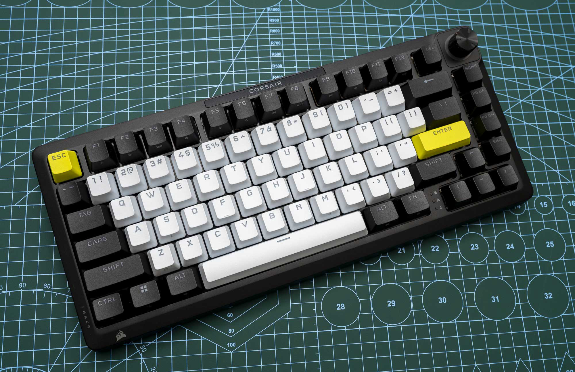 Recenzja Corsair MAKR PRO 75. Ciężka, głośna i modularna klawiatura dla najbardziej wymagających