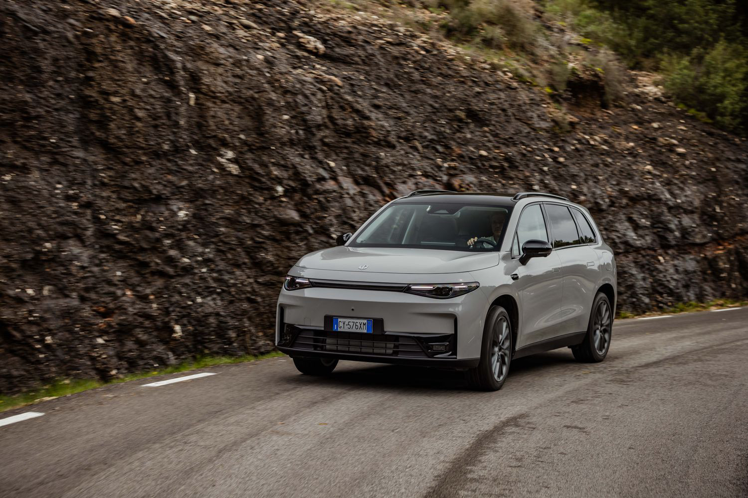 Złoty środek współczesnej motoryzacji: Leapmotor C10 Hybrid EV