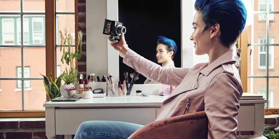 Ten aparat zajmie miejsce telefonu w twojej kieszeni. Canon świętuje urodziny