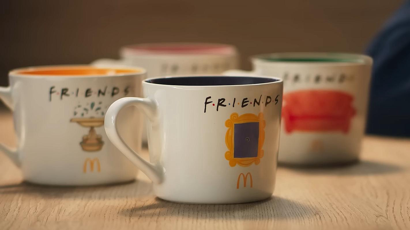 McDonald's Polska nie zawodzi. Limitowane kubki z serialu