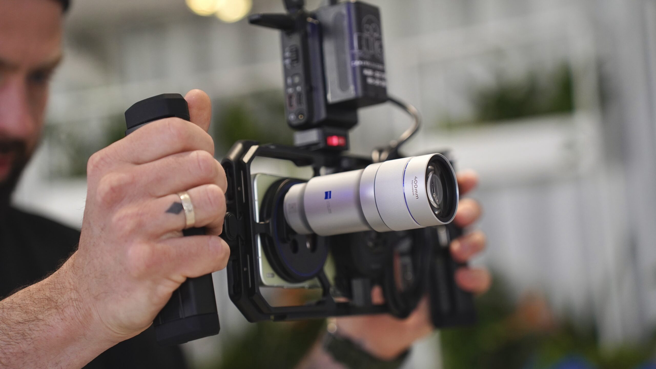 Takiego smartfona jeszcze w Polsce nie było. vivo X300 Ultra zachwyca możliwościami i szokuje ceną