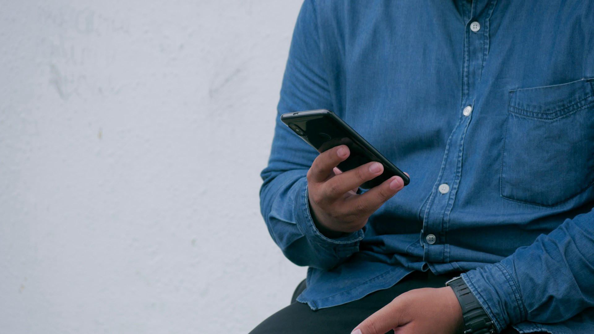 Smartfon zużywa za dużo internetu? Sprawdź te ustawienia