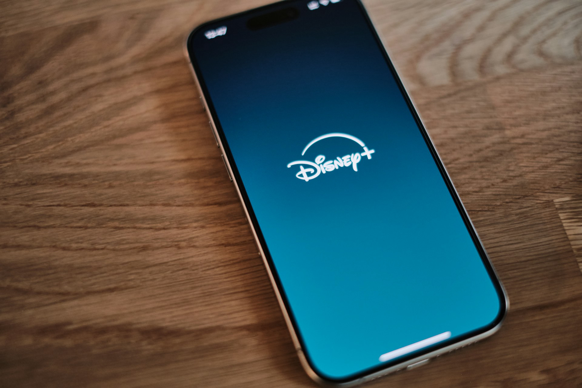 Disney+ rozważa wprowadzenie bezpłatnego planu z reklamami