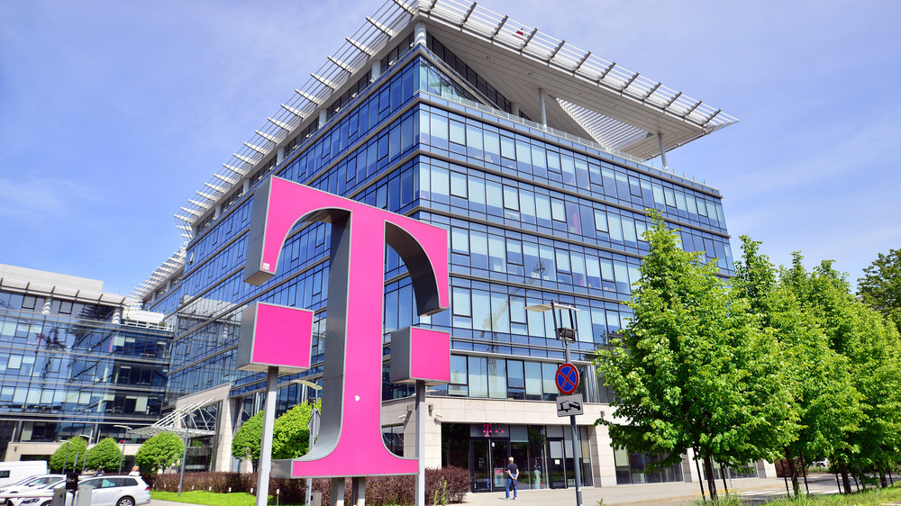T-Mobile ukrywa tańsze pakiety w regulaminach – jeden abonament od 75 zł widoczny na stronie