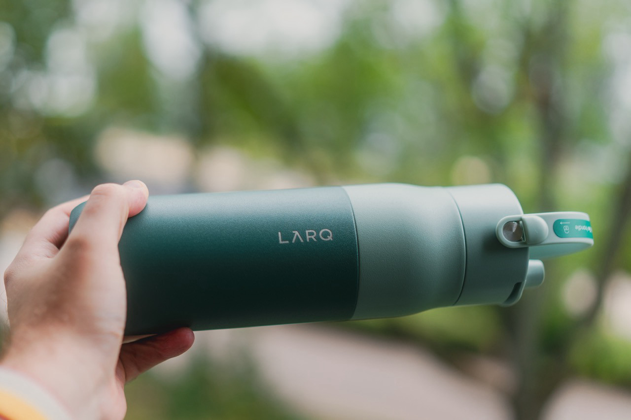 LARQ Bottle Filtered Swig Top: butelka z filtrem, którą trzeba ładować