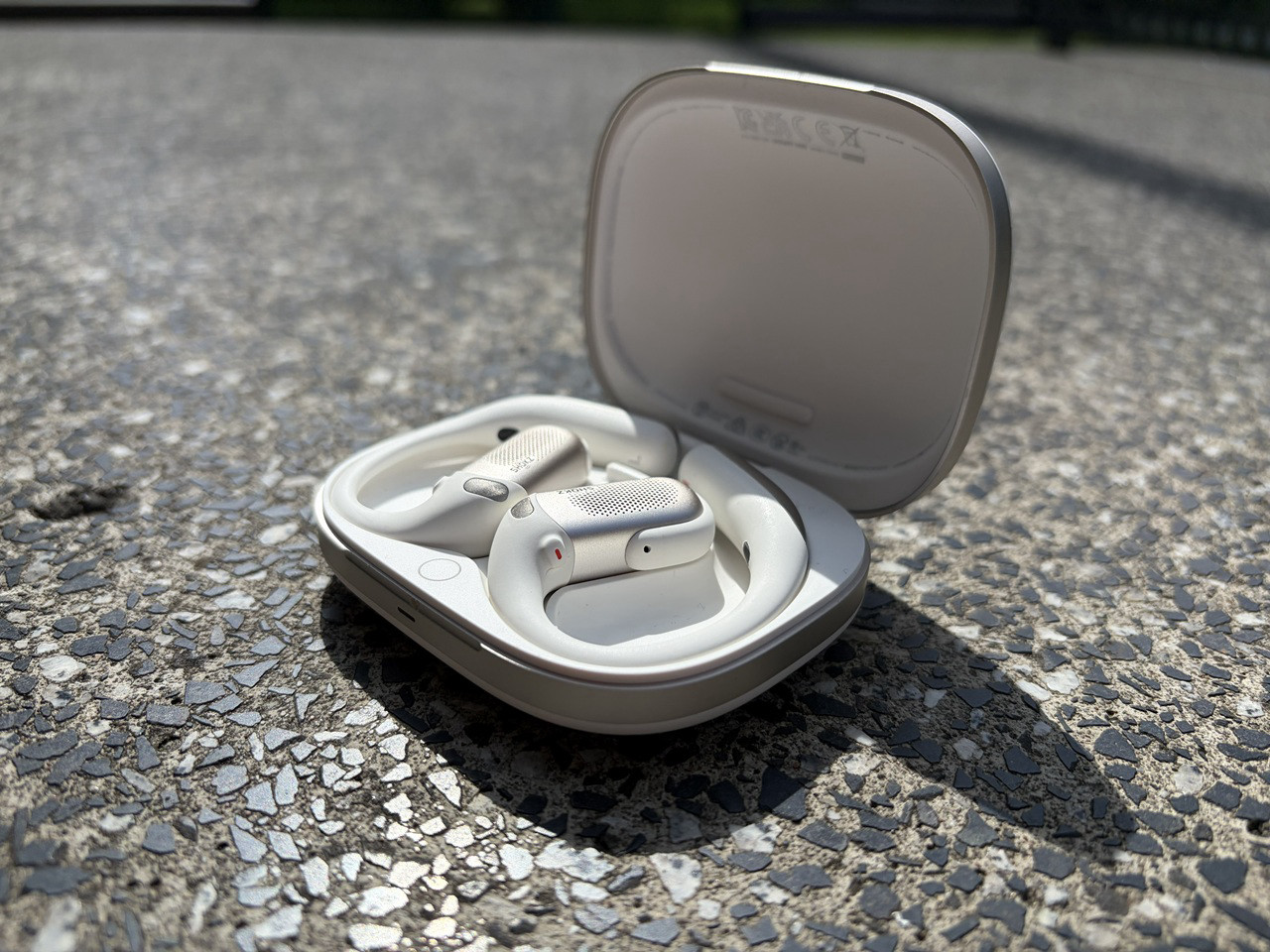 Shokz OpenFit Pro: słuchawki open-ear dla aktywnych z dobrym mikrofonem