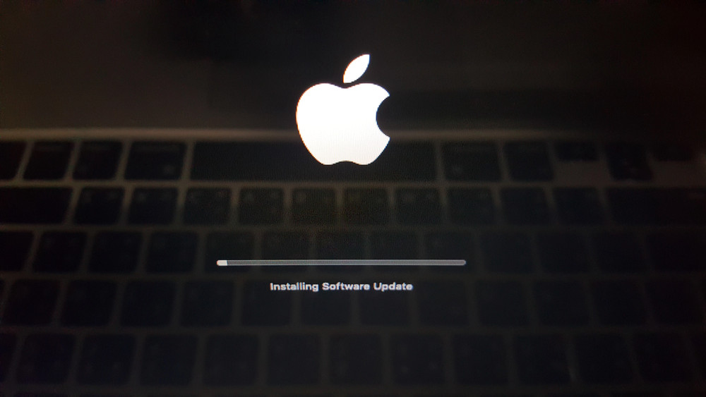 Apple łata krytyczną lukę — cyberprzestępcy mogli potajemnie podglądać ekran