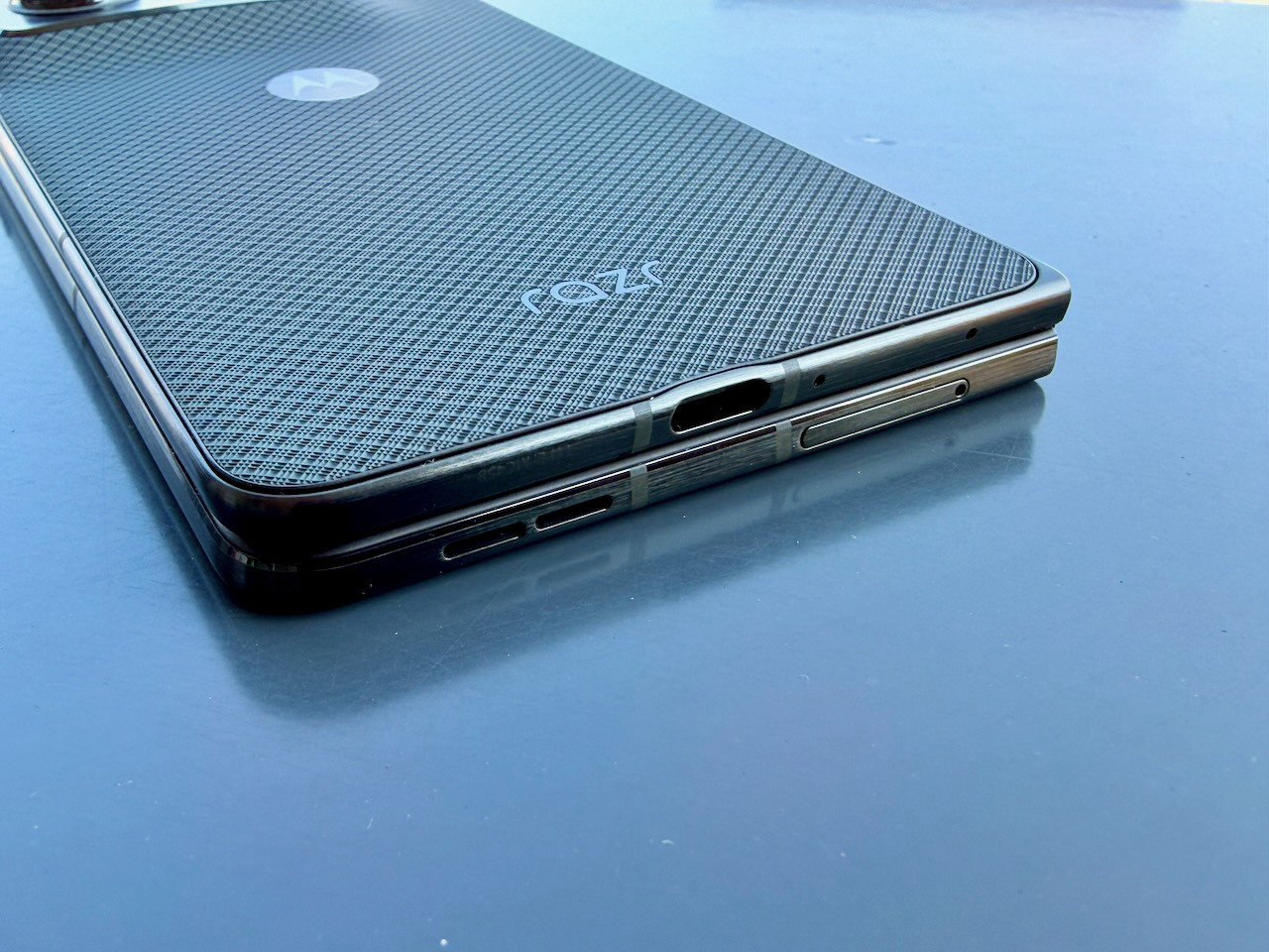 Motorola Razr Fold zapomniała, że jest składakiem